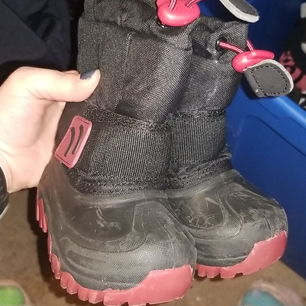 Snow boots
